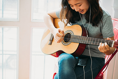 Teen Guitar lessons—Small classes